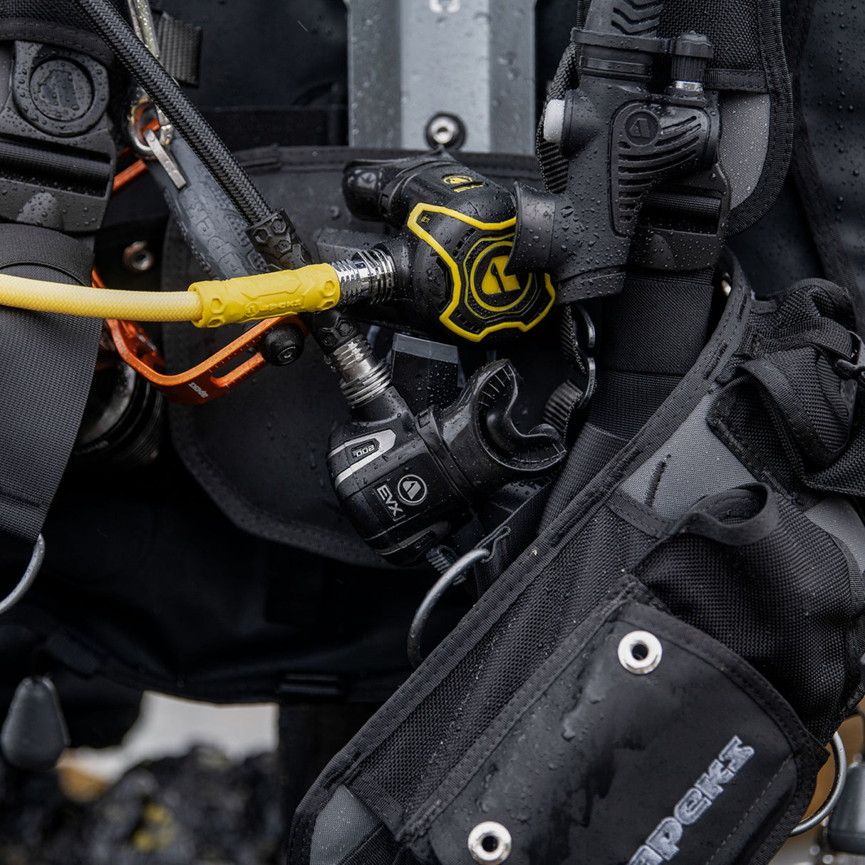 Apeks Regulator Package: EVX200 + Miflex Gauges + BCD Hose