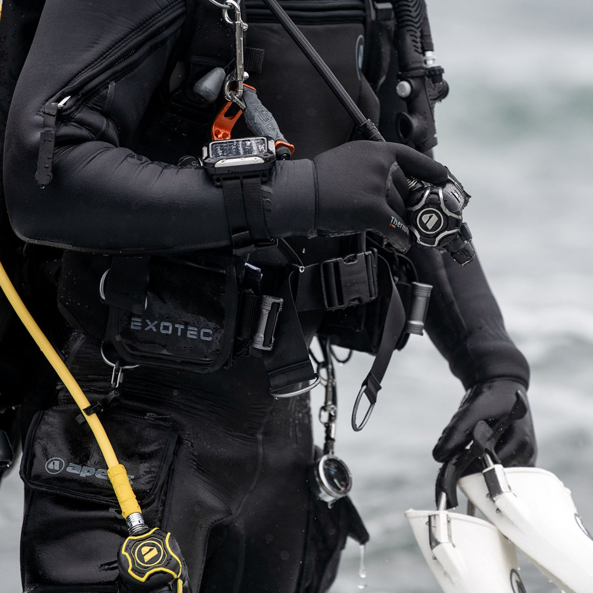 Apeks Ultimate EVX200 Regulator, Exotec BCD, Gauge & Hose Dive Package