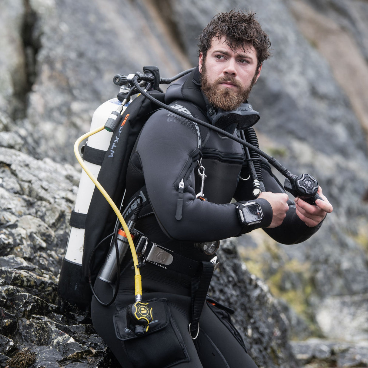 Apeks Ultimate EVX200 Regulator, Exotec BCD, Gauge & Hose Dive Package