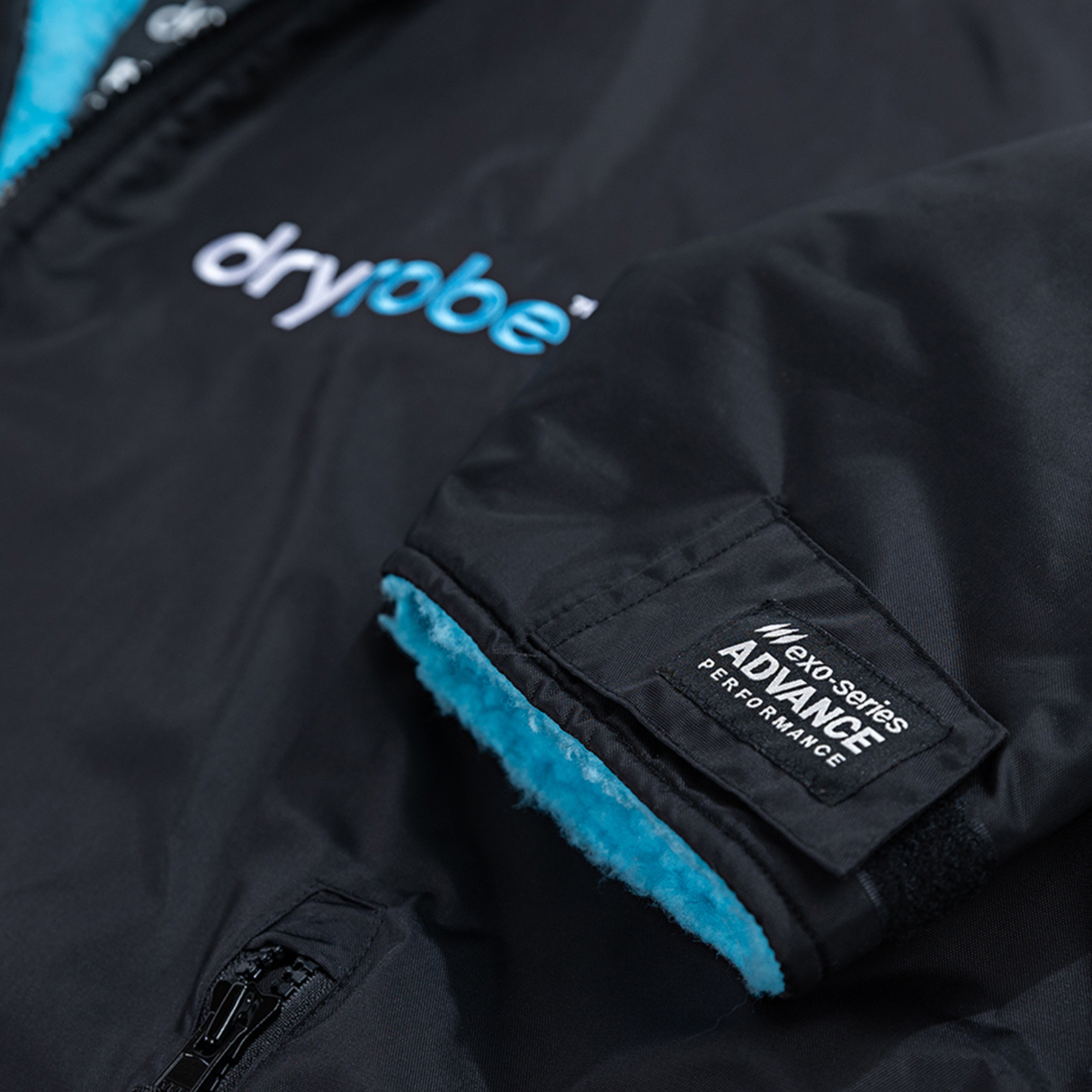 Dryrobe® Advance Long Sleeve Changing Robe for Adults - Black/Blue