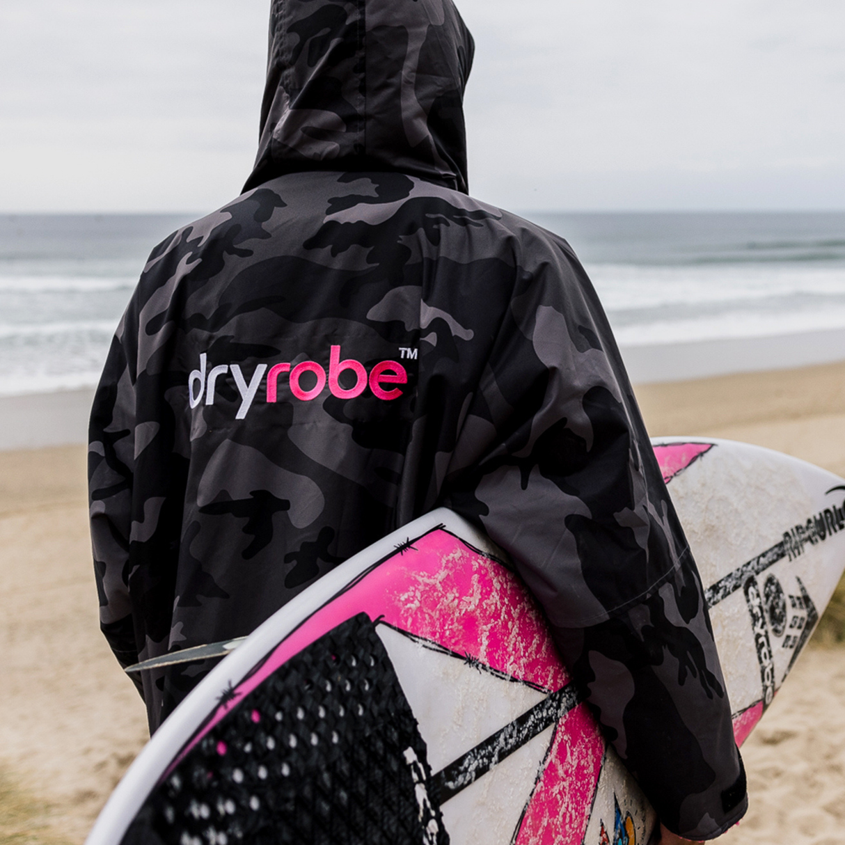 Dryrobe® Advance Long Sleeve Changing Robe for Adults - Black Camo Pink