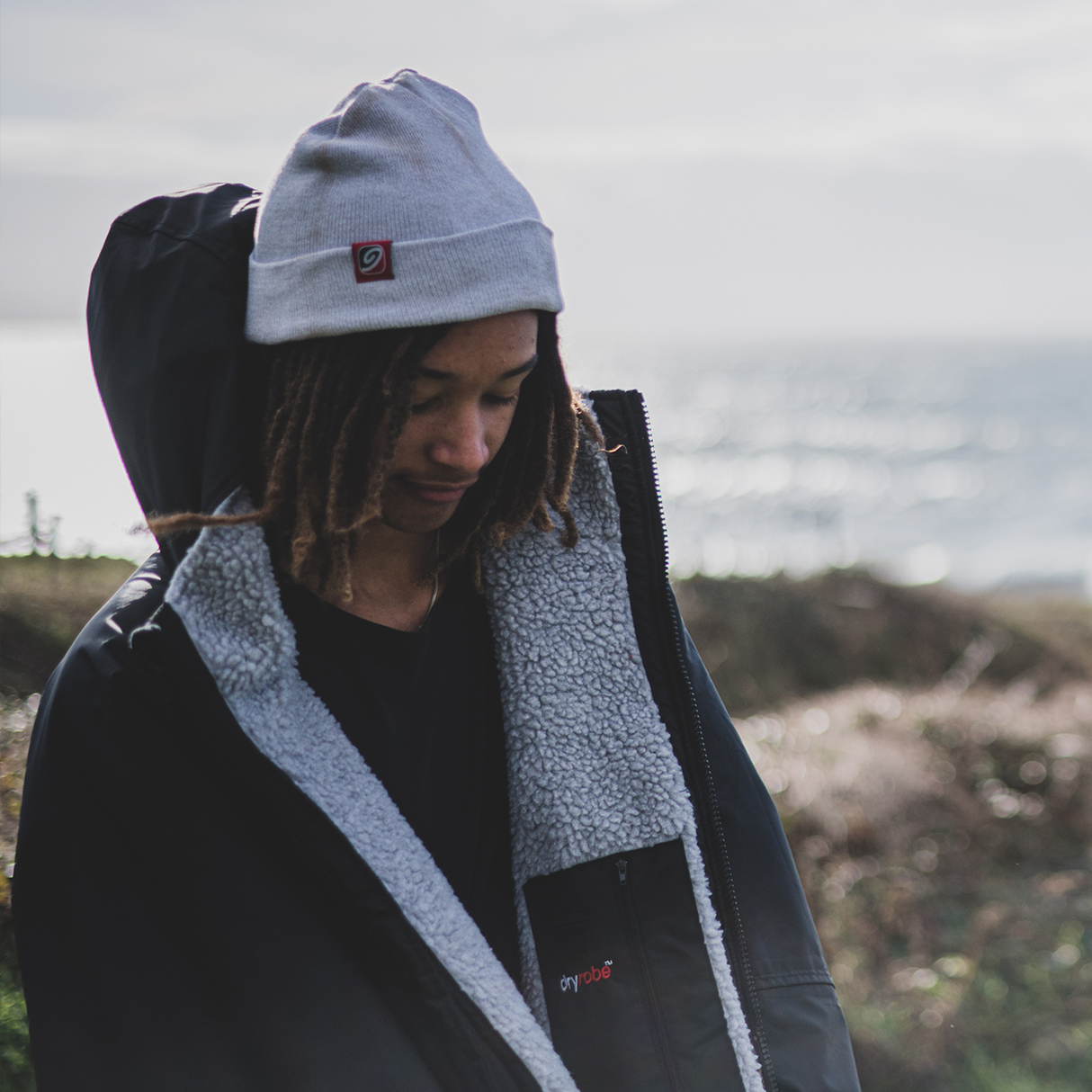 Dryrobe® Advance Long Sleeve Changing Robe for Adults - Black / Grey