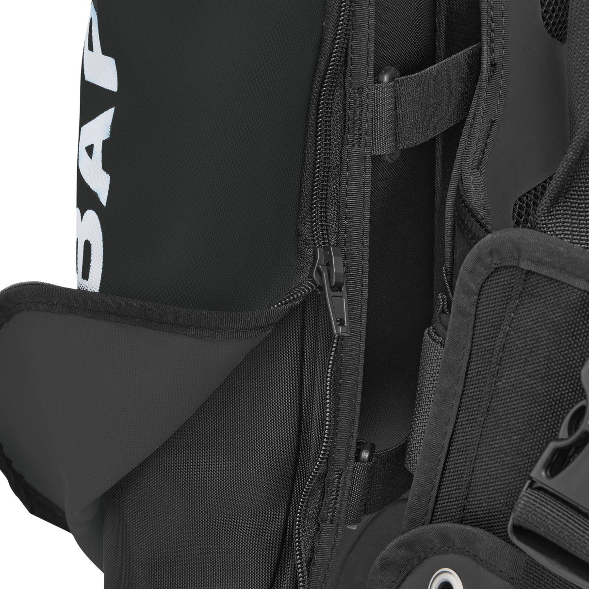 Scubapro MK11 C370 / R095 / Compact Gauge and Navigator Lite BCD Lightweight Travel Package