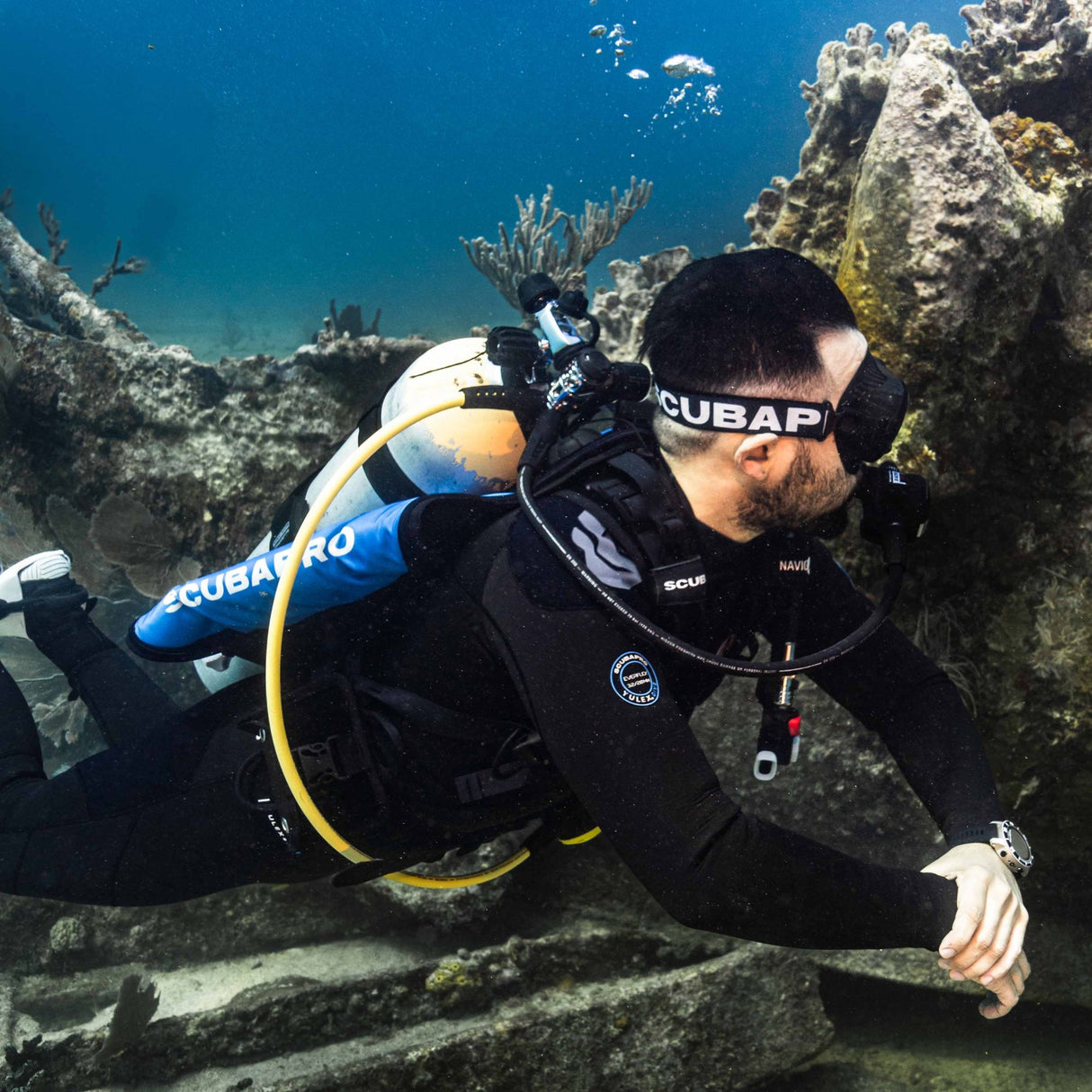 Scubapro MK11 C370 / R095 / Compact Gauge and Navigator Lite BCD Lightweight Travel Package