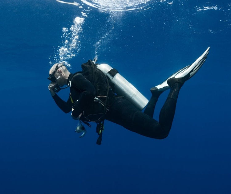 Top Tips on How to Beat The Squeeze When Scuba Diving Mikes Dive Store