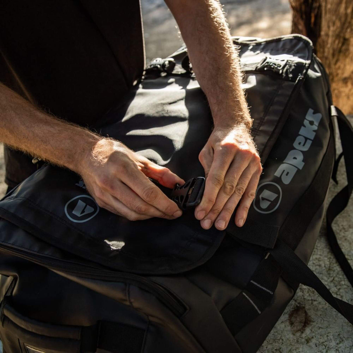 Apeks 90L Roller Bag