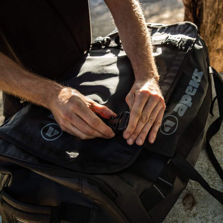 Apeks 90L Roller Bag