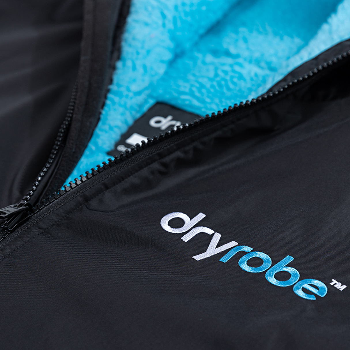 Dryrobe® Advance Long Sleeve Changing Robe for Adults - Black/Blue