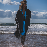 Dryrobe® Advance Long Sleeve Changing Robe for Adults - Black/Blue