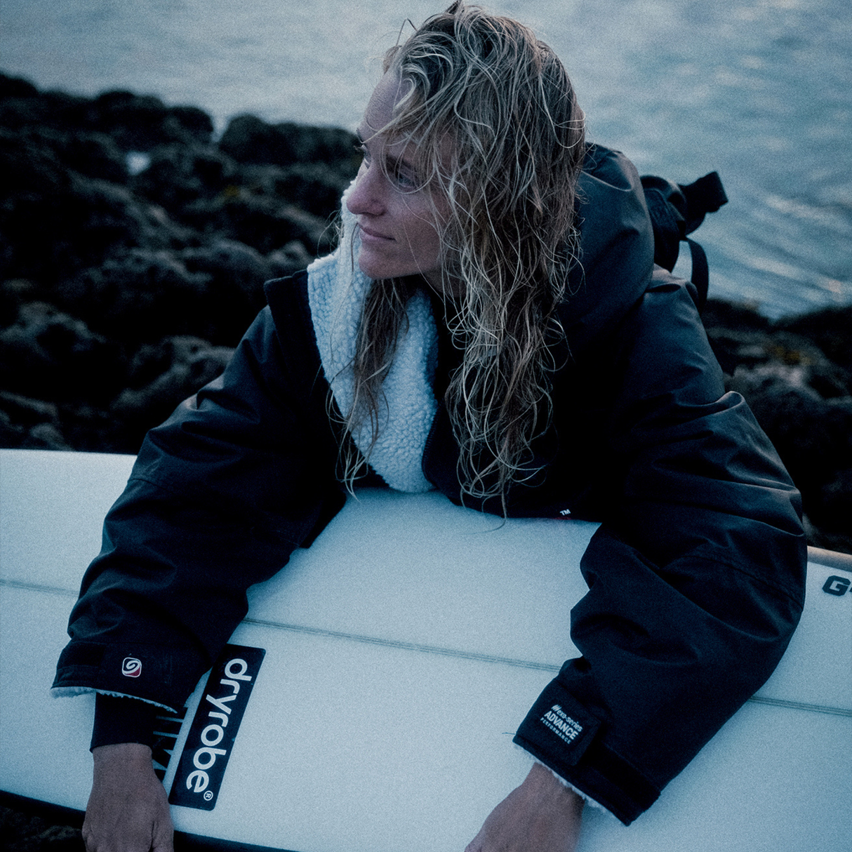 Dryrobe® Advance Long Sleeve Changing Robe for Adults - Black / Grey