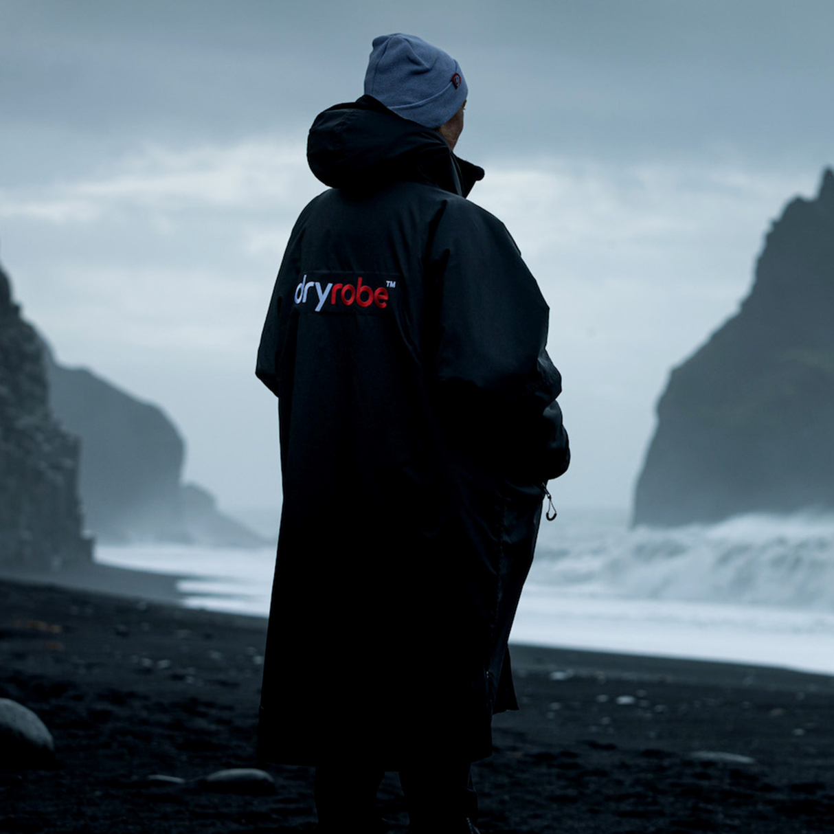 Dryrobe® Advance Long Sleeve Changing Robe for Adults - Black / Grey